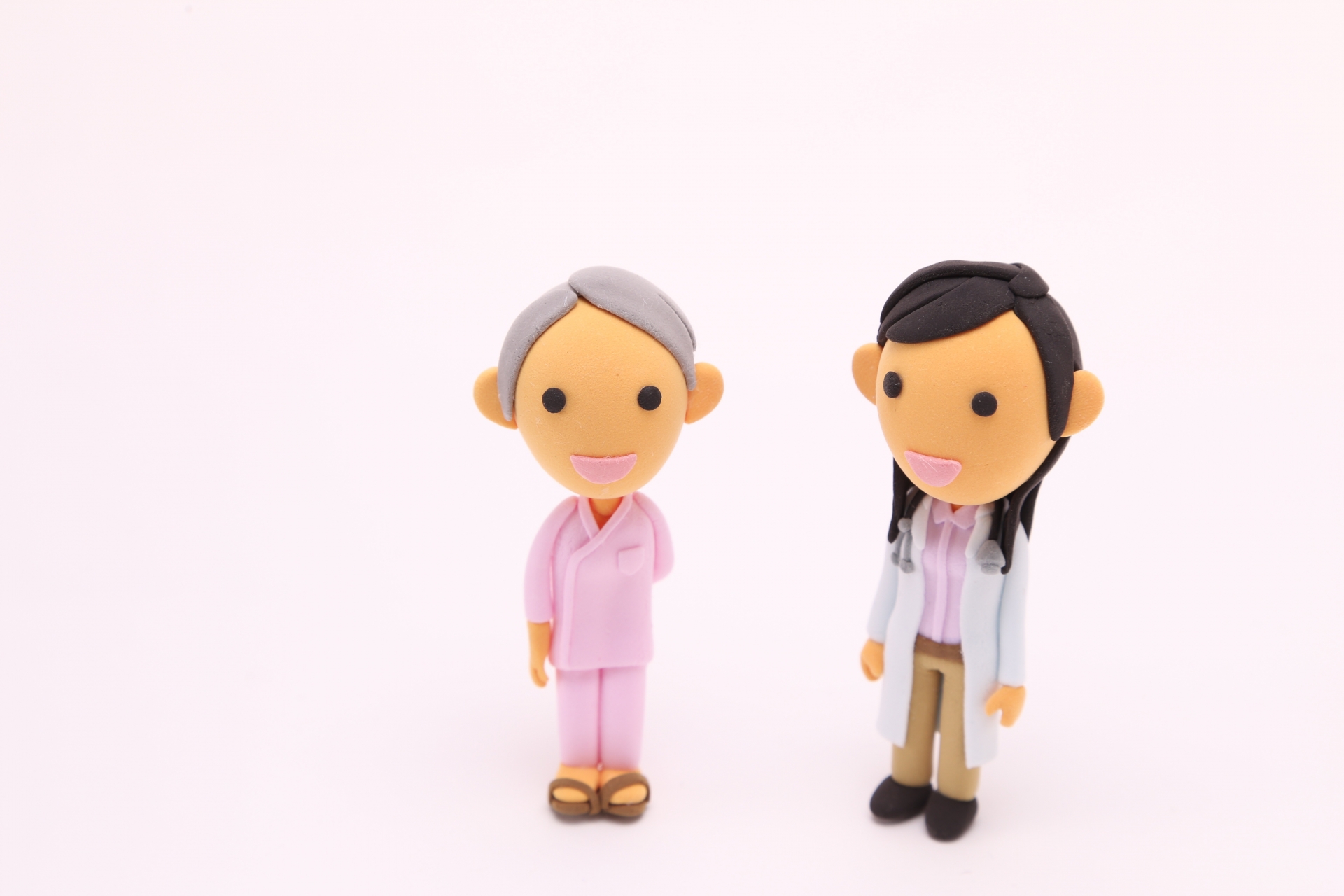 笑顔の医者と患者