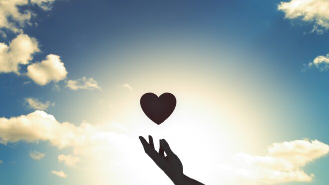【胆嚢・アイキャッチ画像】空に浮かぶハート