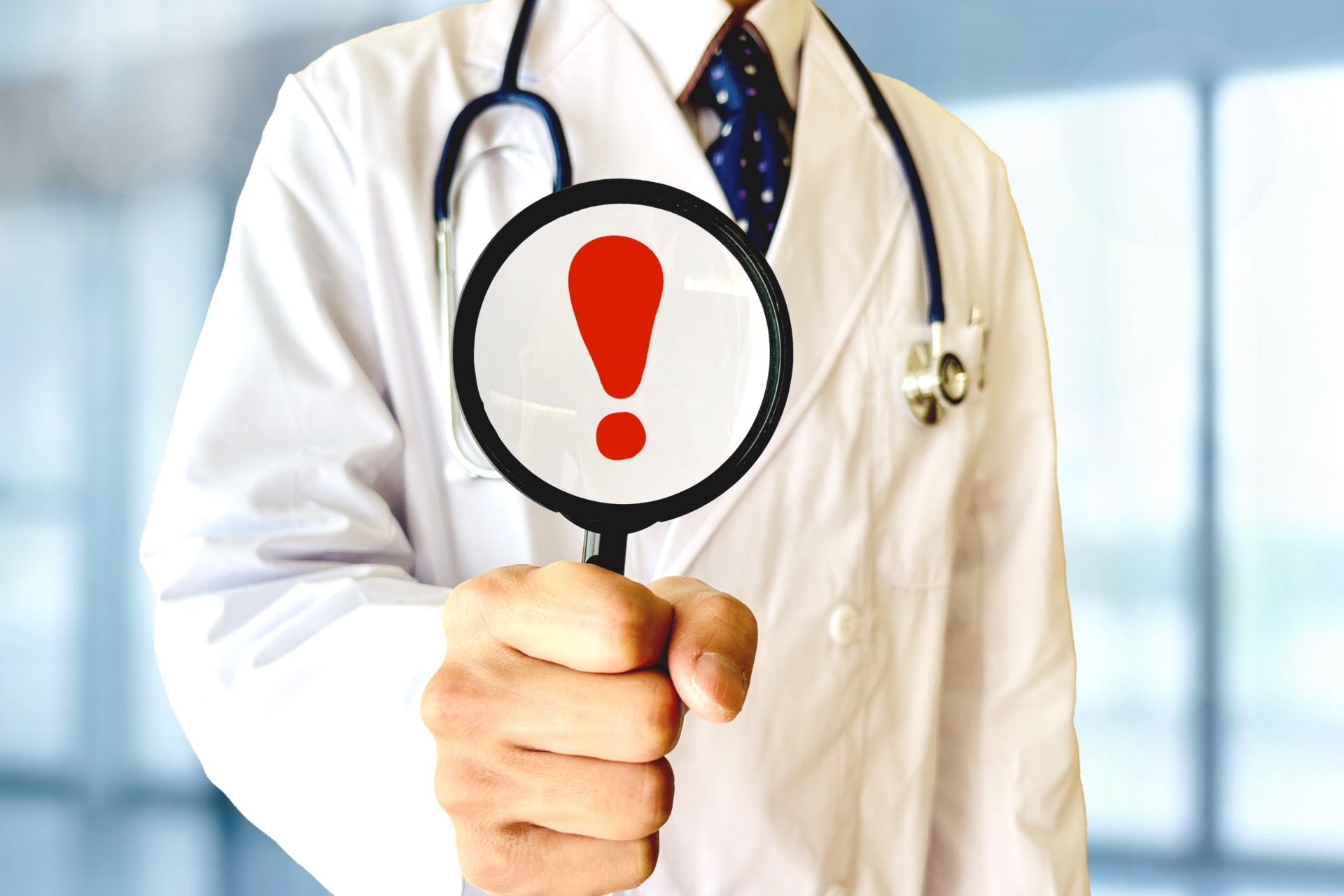 ビックリマークを持つ医師