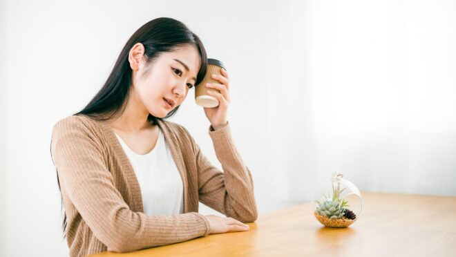 倦怠感を覚える女性