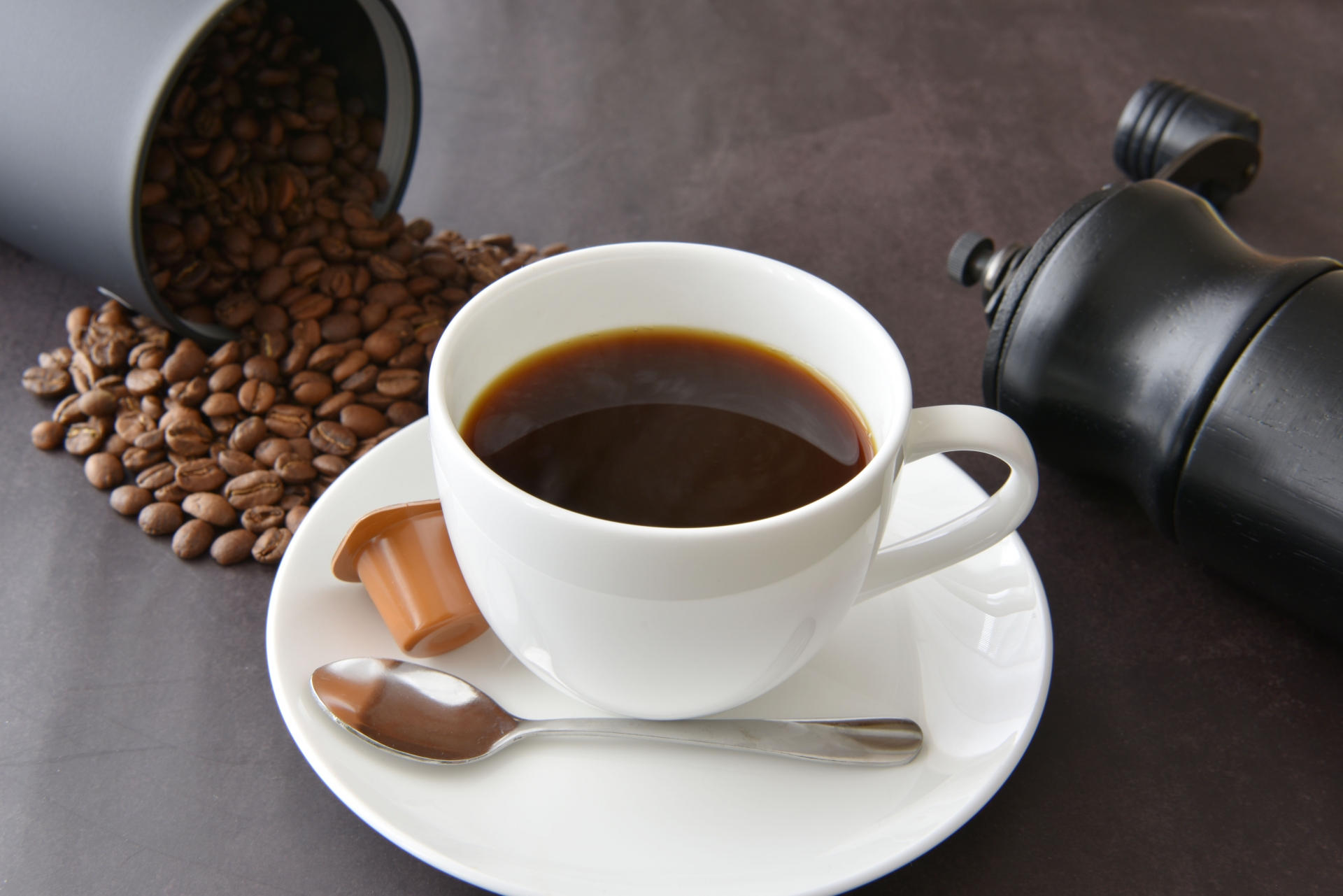 コーヒーが注がれたカップ