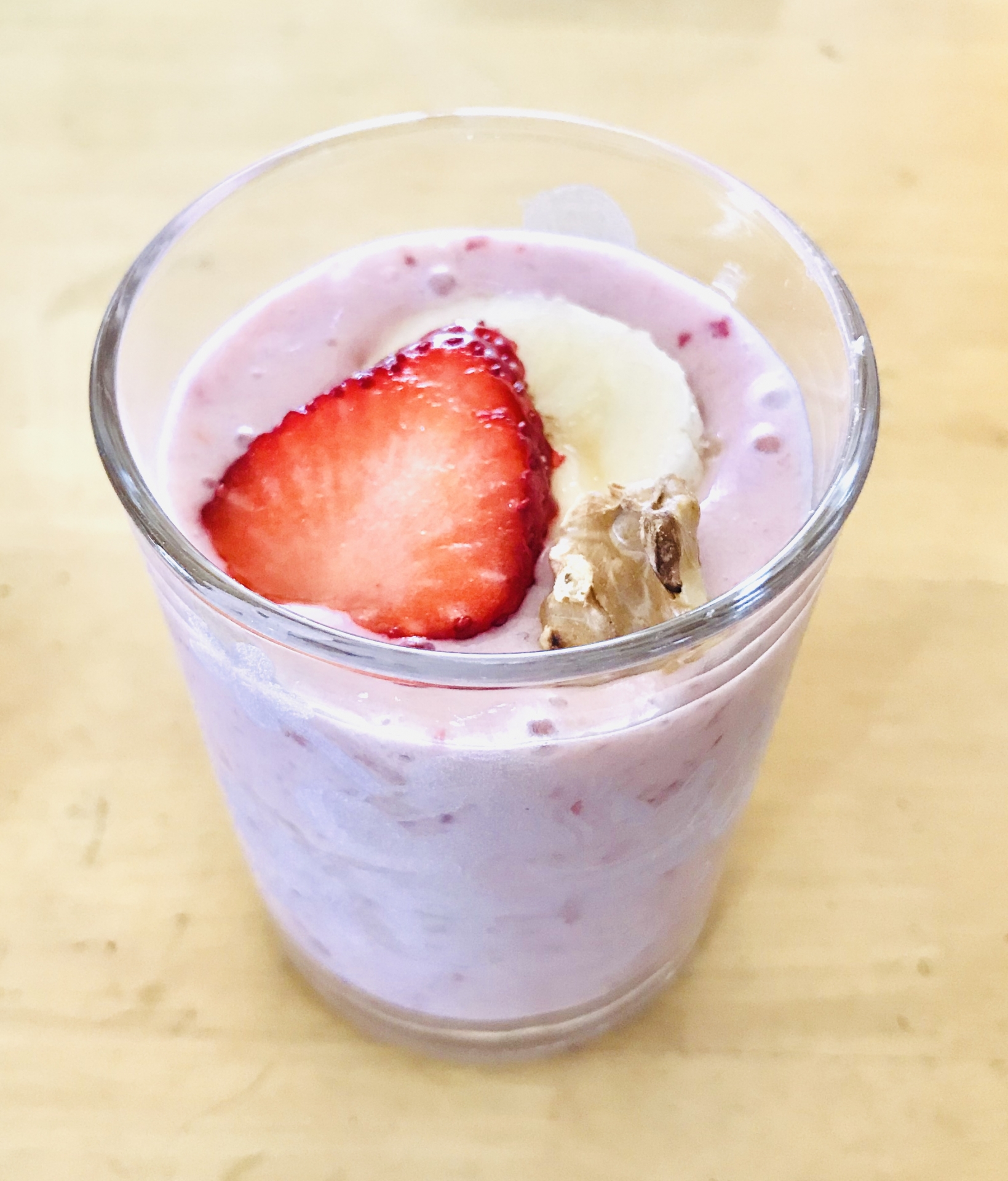 いちごとバナナのヨーグルトスムージー