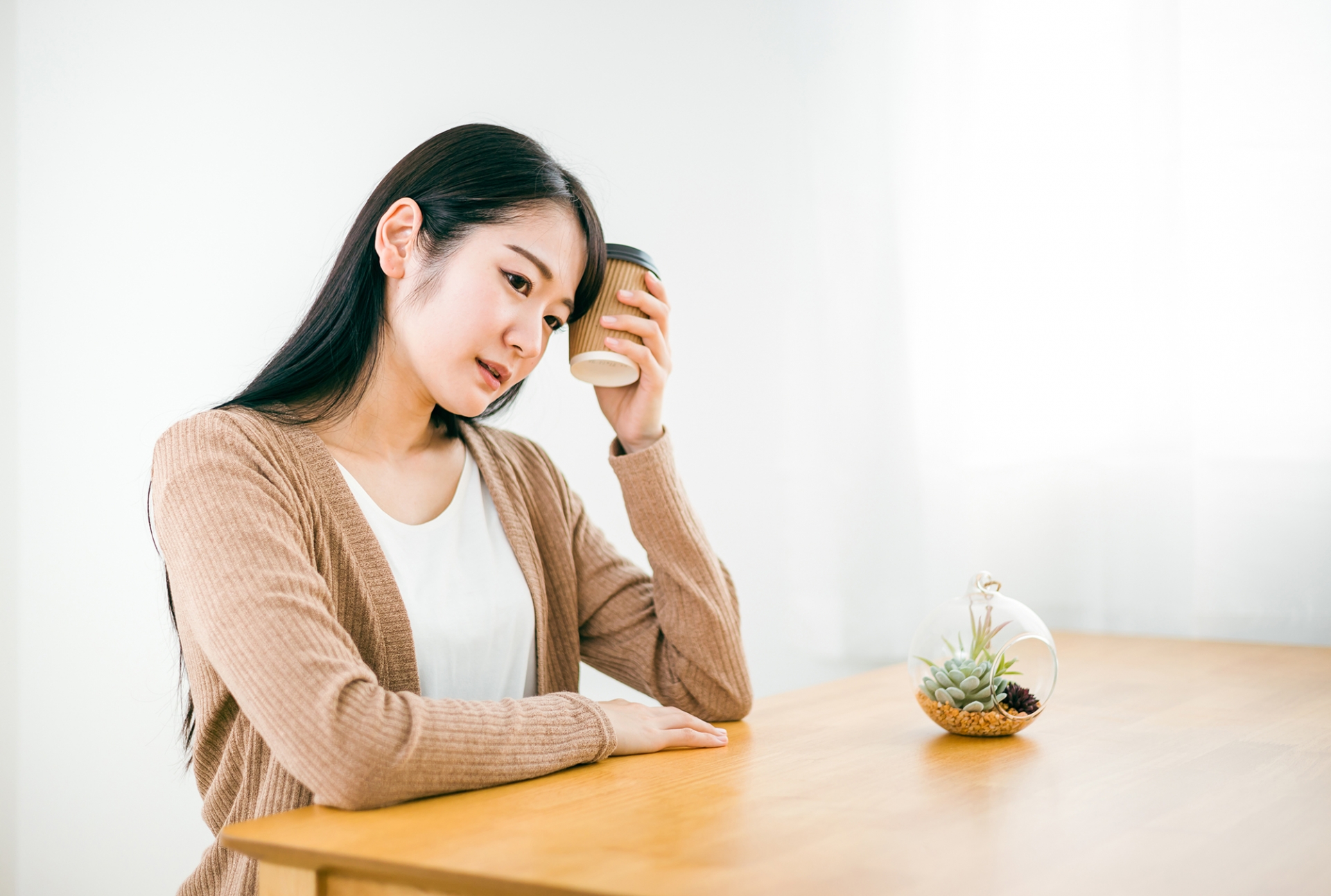 倦怠感を覚える女性