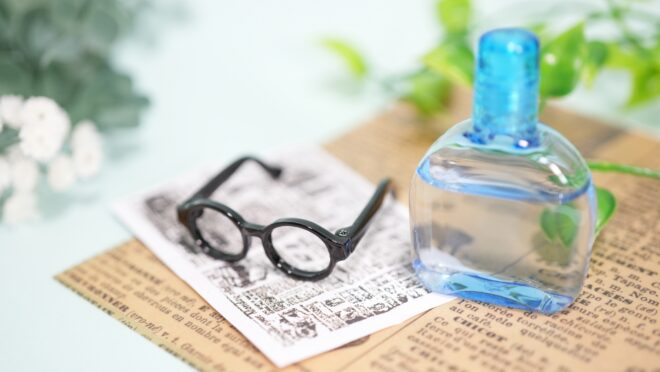 眼鏡と目薬