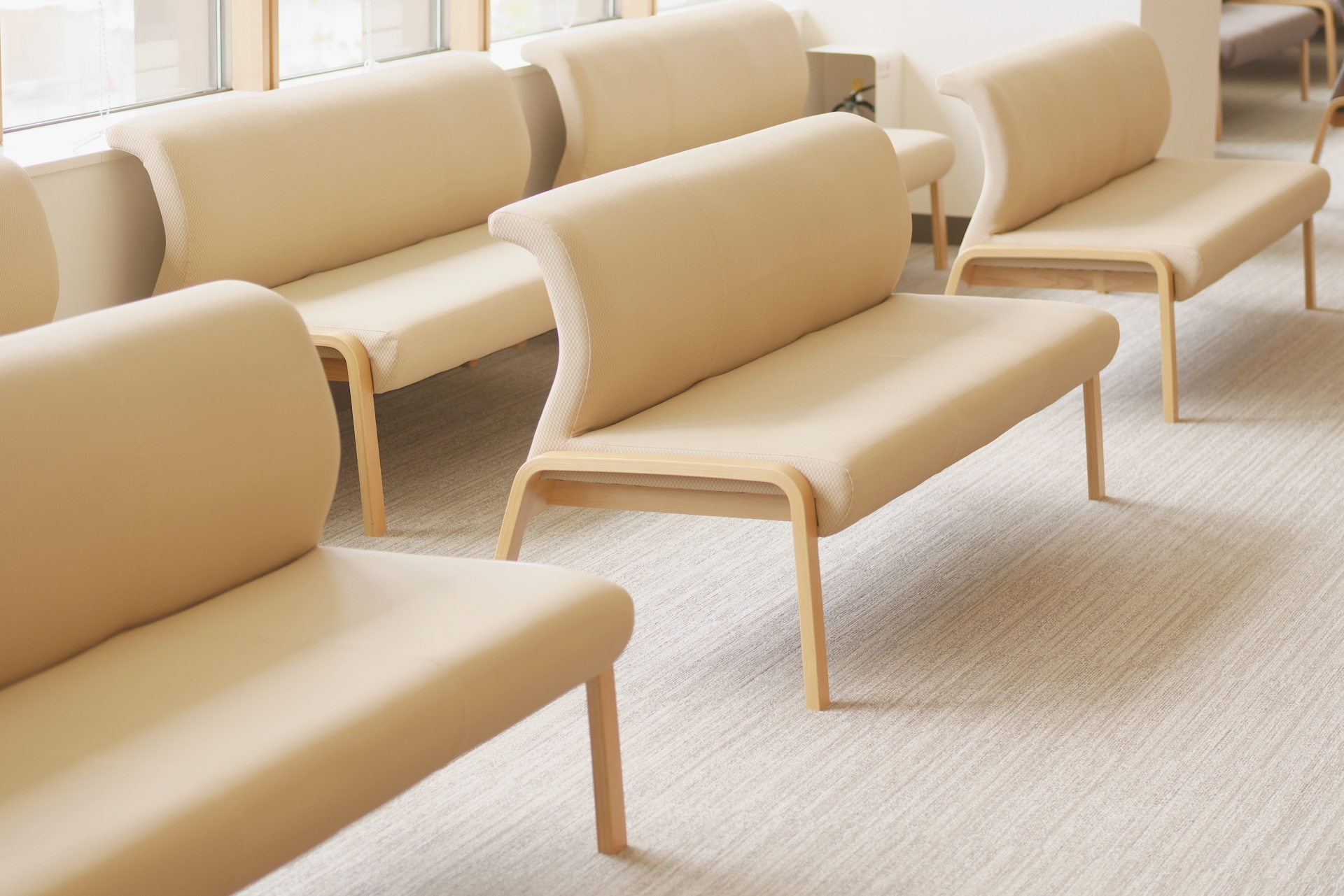 病院の待合椅子