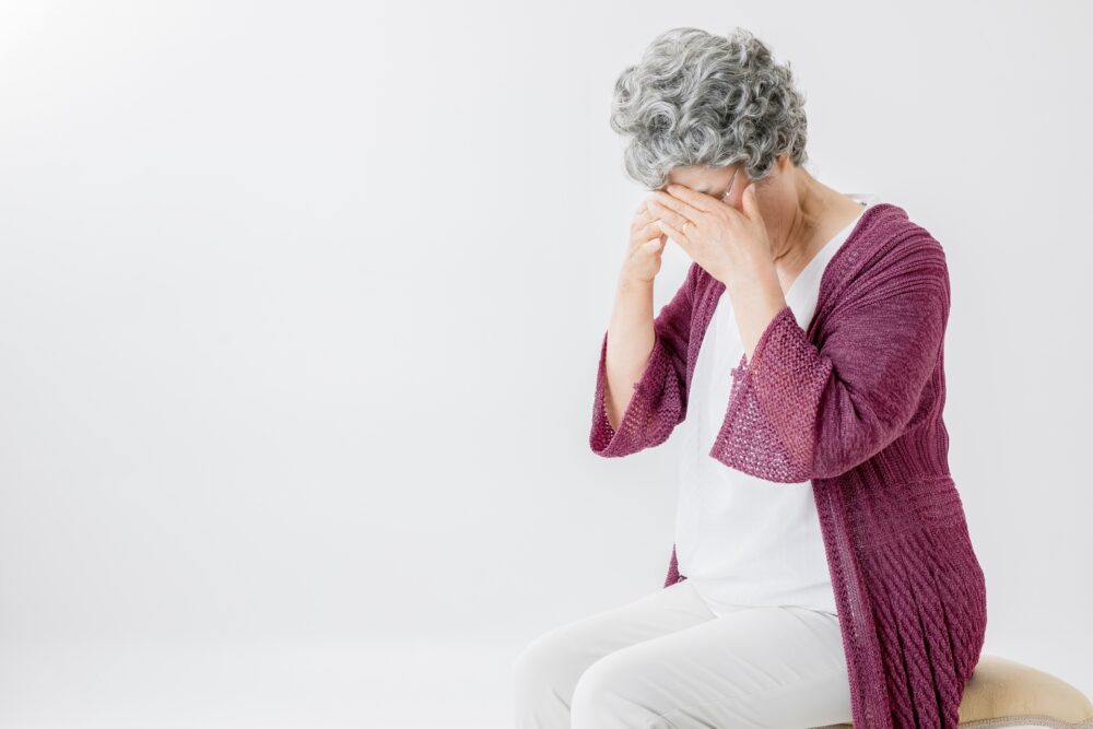 頭痛や物忘れは脳腫瘍のサイン？初期症状と見分け方を紹介