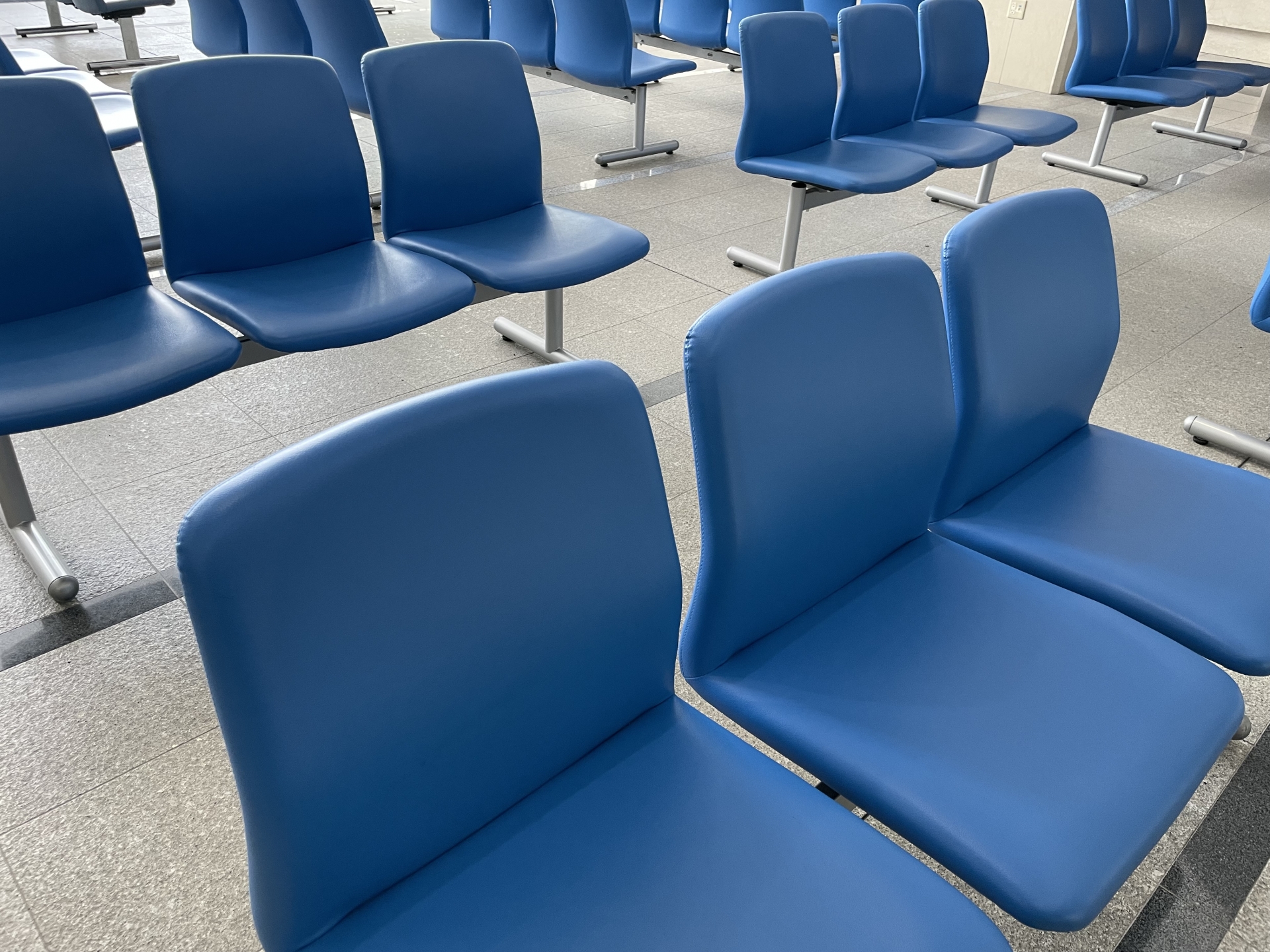 病院の待合椅子