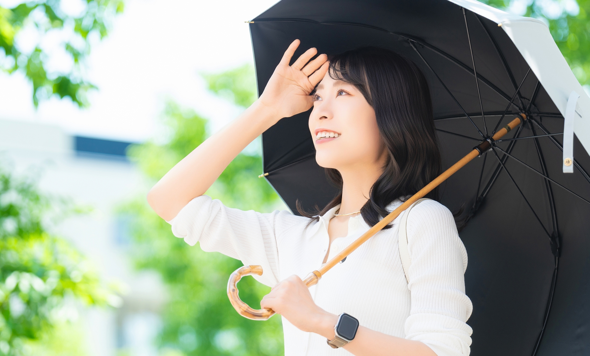 日傘をさす女性