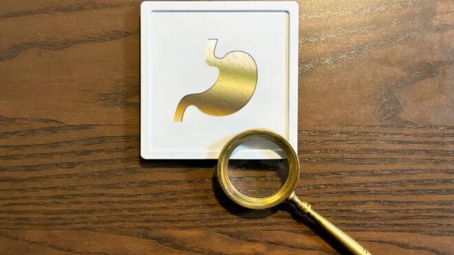 胃のイラストと虫眼鏡