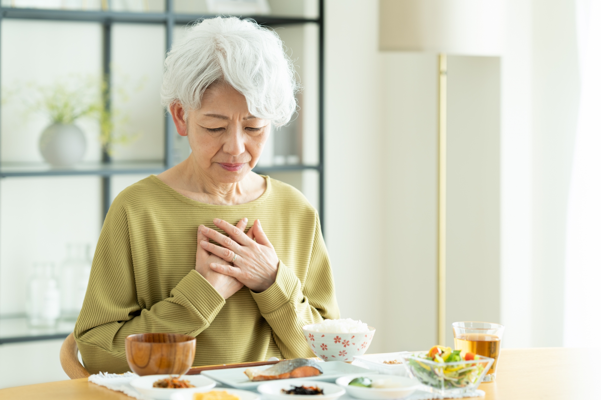 食欲不振の高齢女性