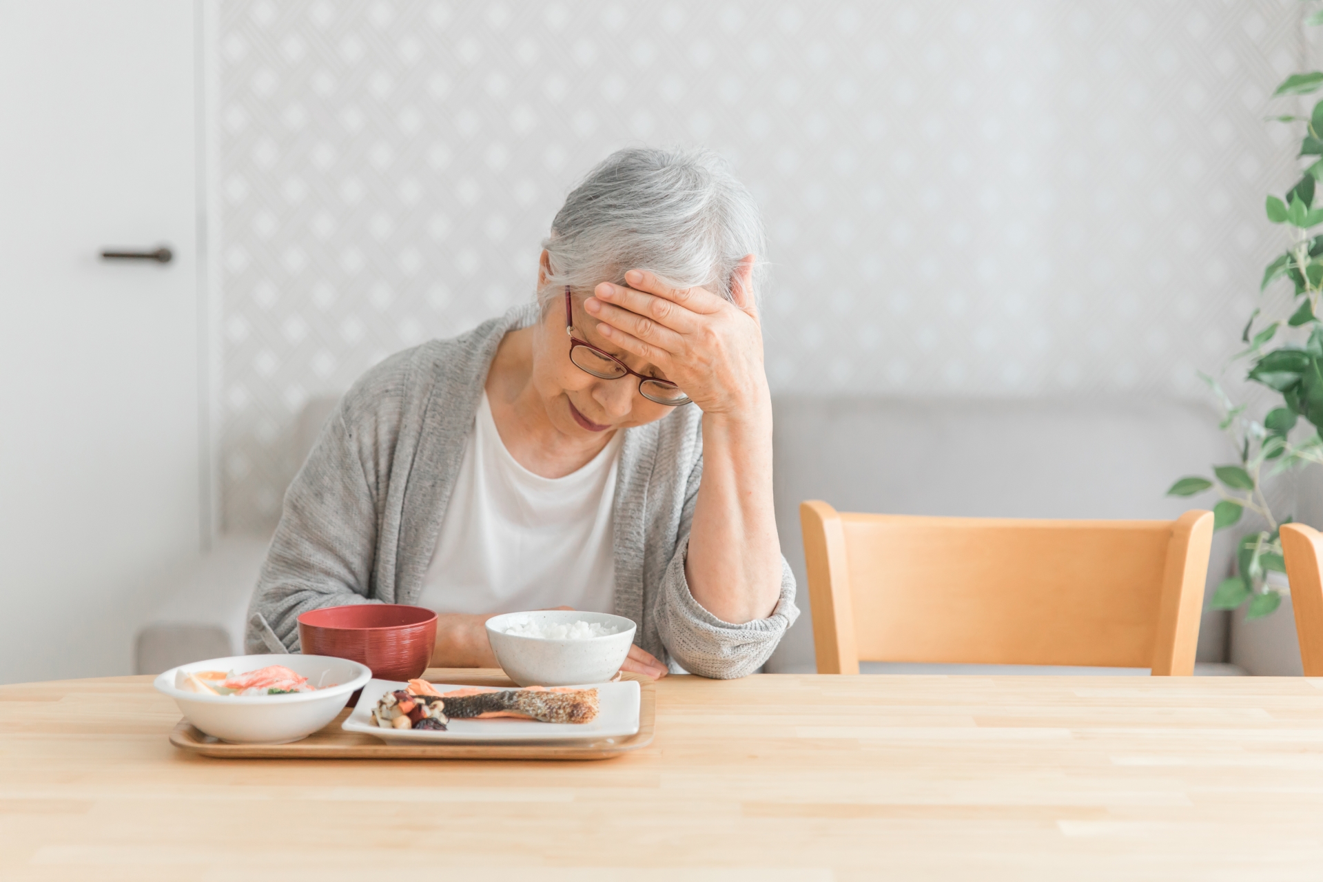 食欲不振の女性